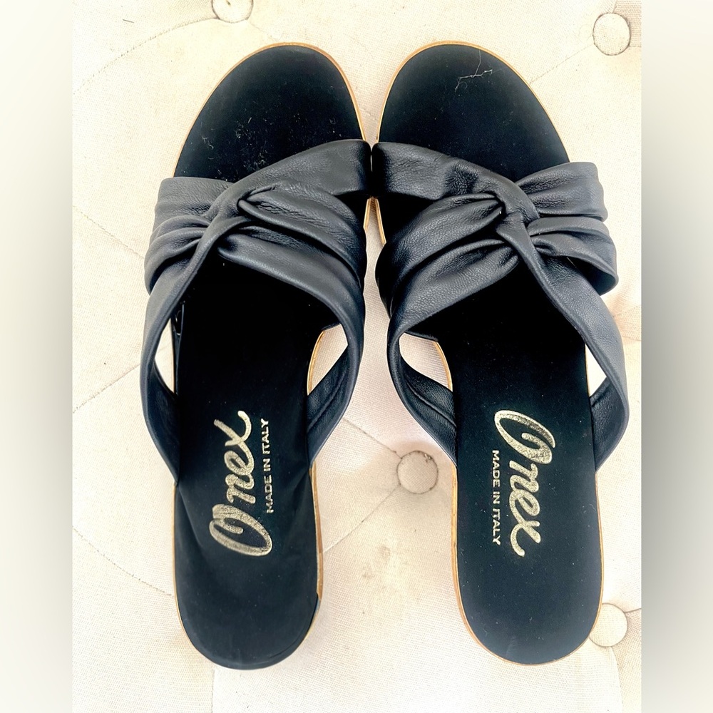 Onex Women's Black Leather Low Wedge Sandals Flats Strappy 9 NWOT
